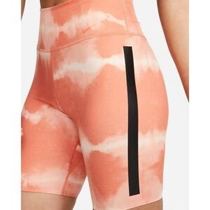 Nike Women's Dri-FIT One Luxe Mid-Rise Printed Training 7" Shorts -(